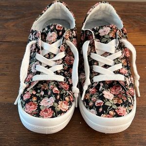 Jellypop Comfort Fit Sneakers, Size 9, Black Floral Pattern